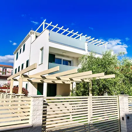 Three Olives Tribalj