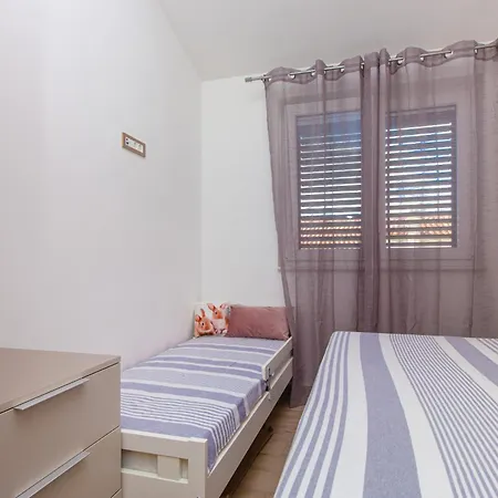 Three Olives Tribalj