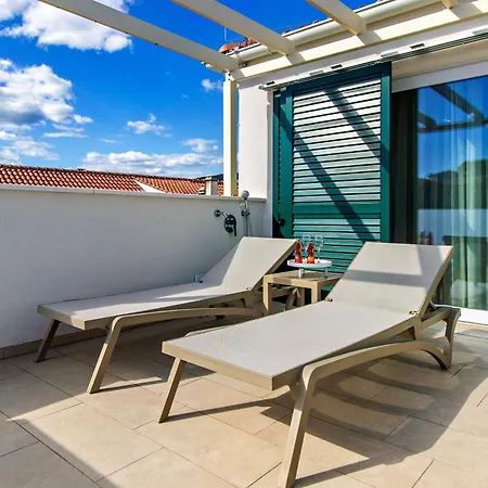 Three Olives Apartmán Tribalj