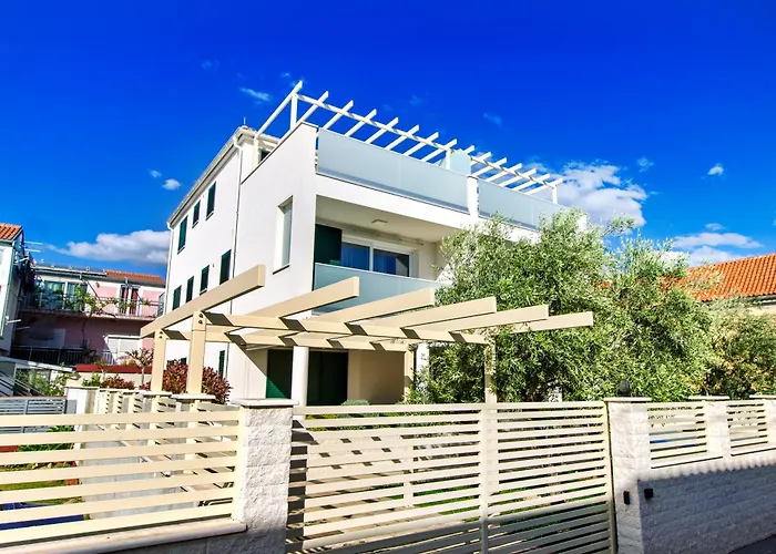 Three Olives Tribalj